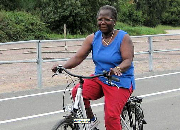 Adelayo Adesokan fährt endlich Rad
