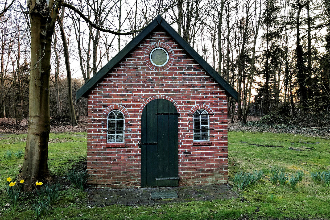Häuschen auf dem Gelände vom Golfclub Papenburg