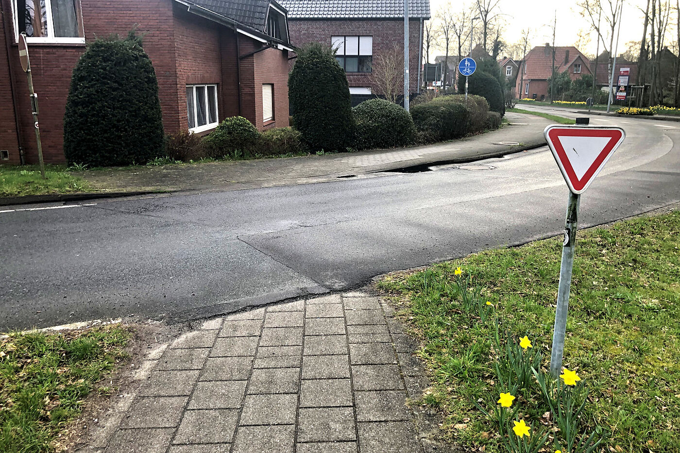Abbiegeverkehr Kirchstraße für Querende der Friesenstraße gut zu erkennen