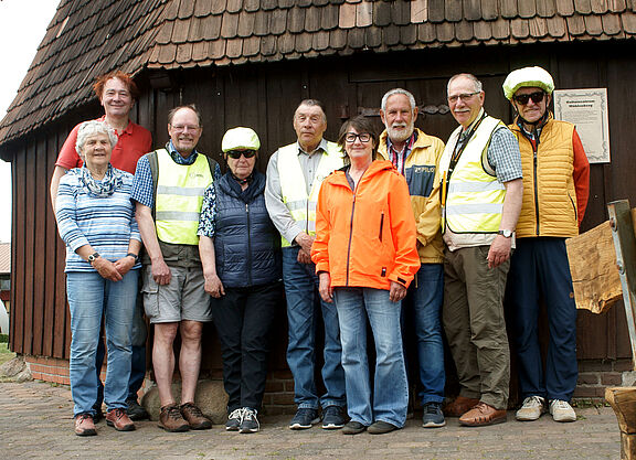 Gruppenfoto vor Gehlenberger Mühle 4