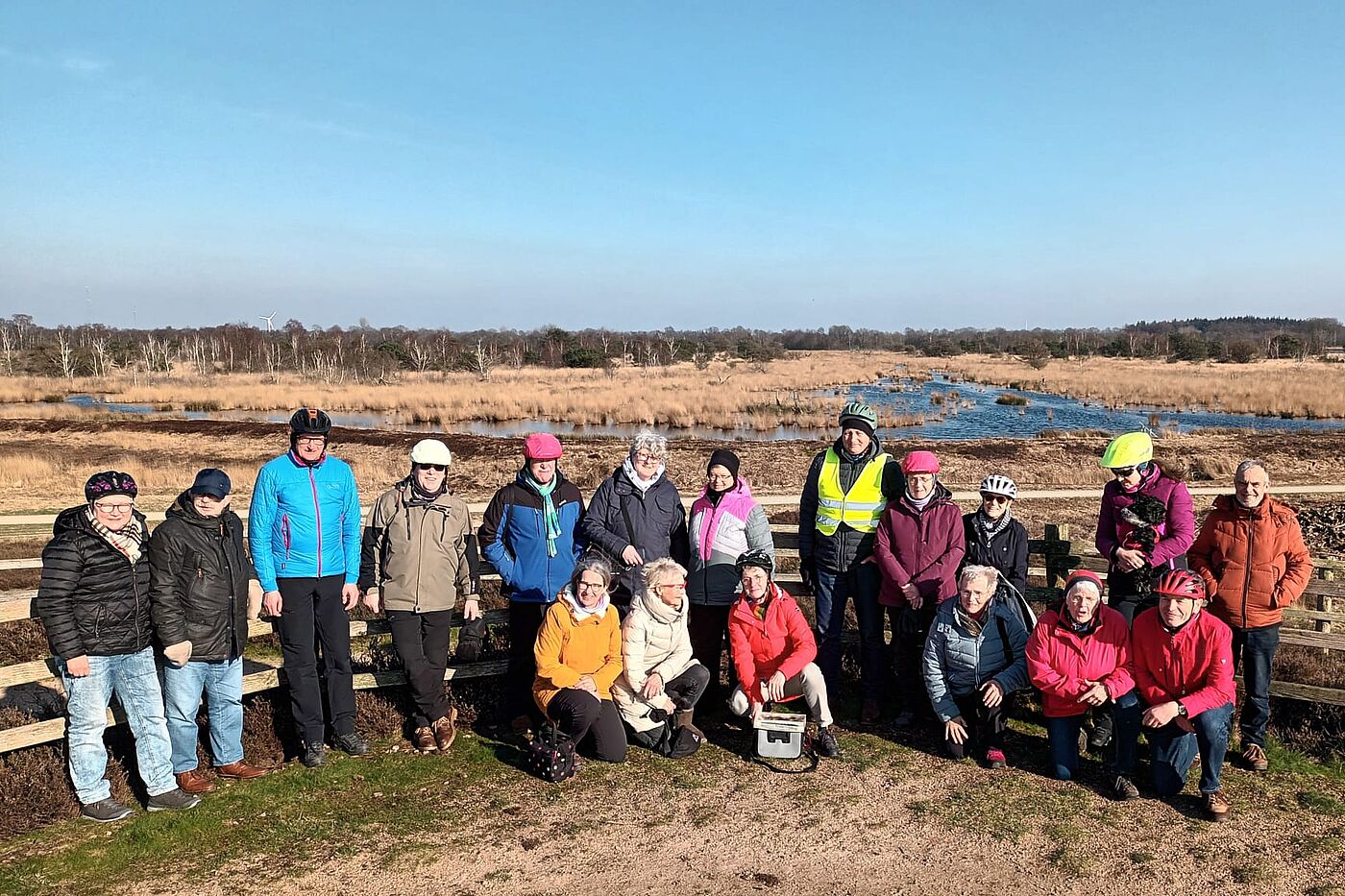 Gruppenbild auf dem Aufsichtshügel im Dalum-Wietmarscher Moor