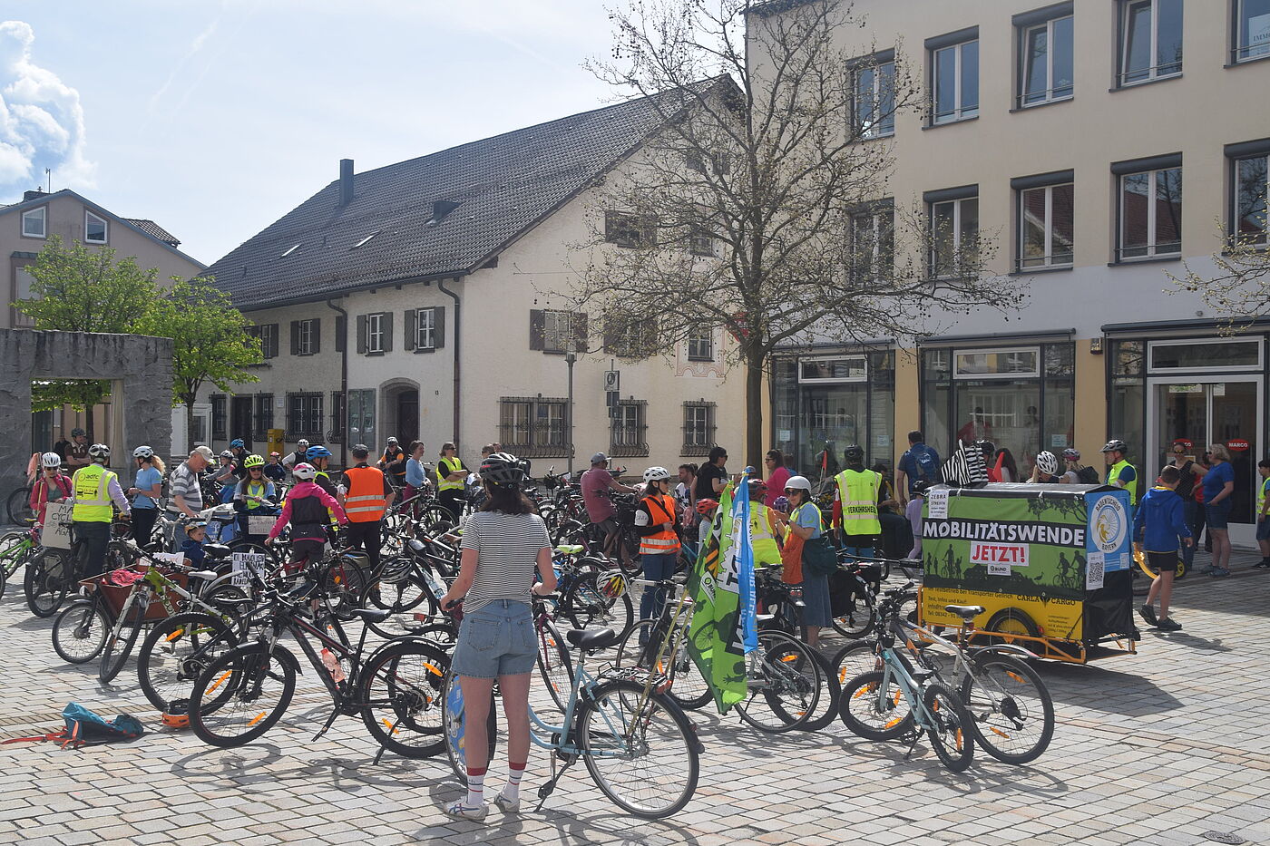 Radlerdemo auf einem Platz