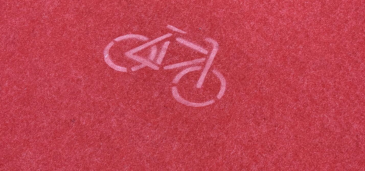 Fahrradsymbol Roter Teppich mit Fahrradsymbol