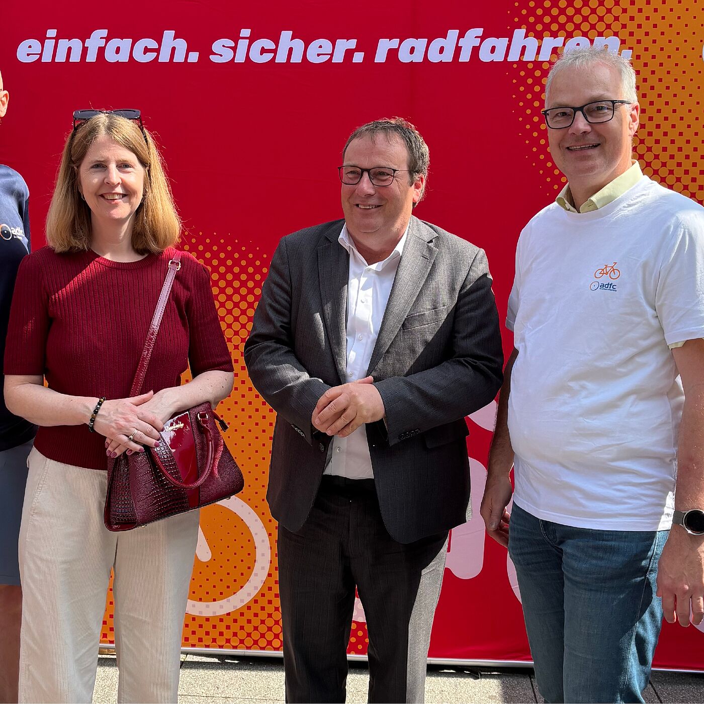 Christoph, Frau. Dr. Terporten (MUNV), Oliver Krischer (Verkehrsminister NRW) und Marc Zietan (ADFC Landesvorstand) im Gespräch zur Radverkehrssicherheit in NRW. 