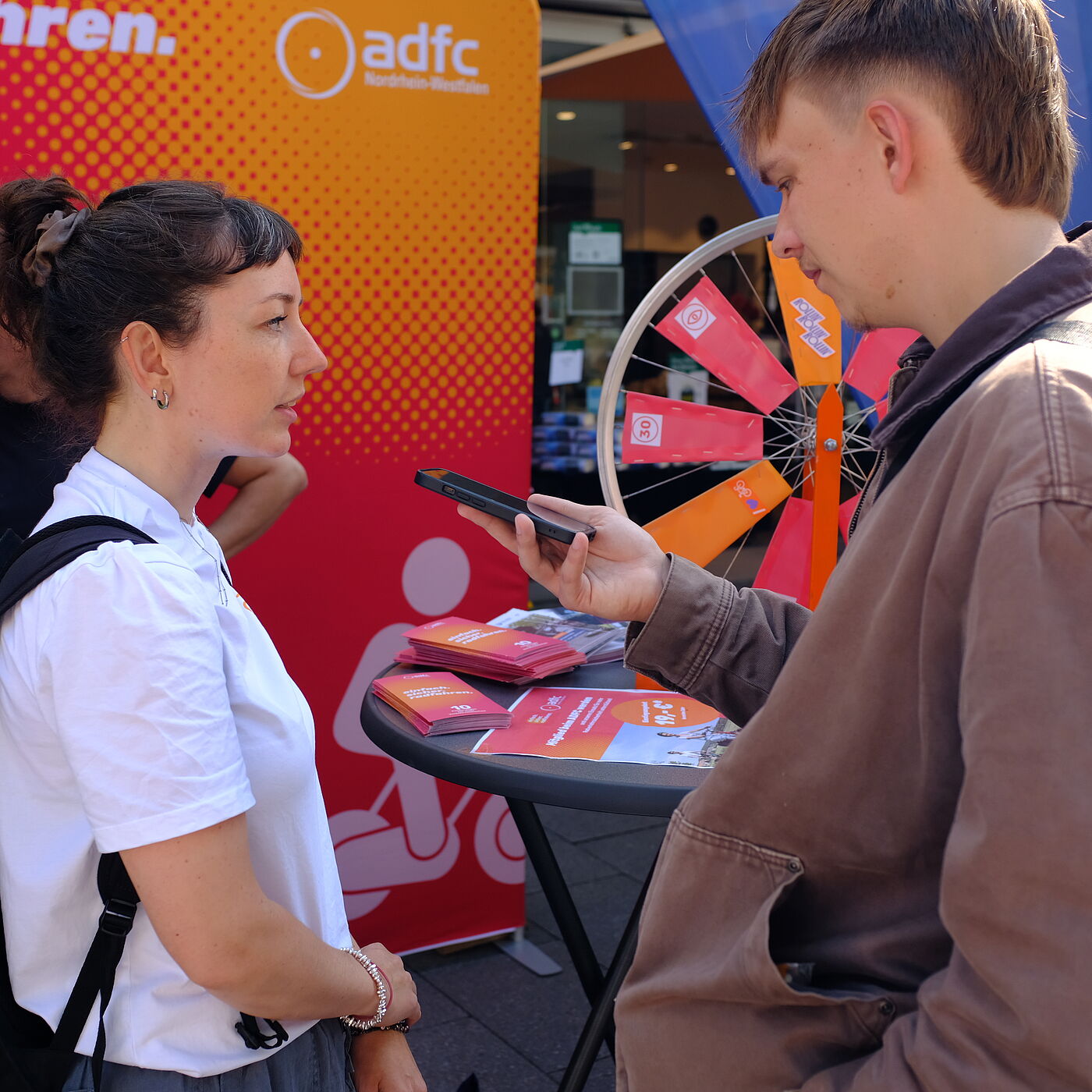 Die Stimme des ADFC NRW für mehr Verkehrssicherheit ist beim Radio und den Zeitungen gefragt.  Interview. 